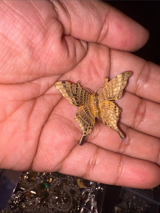 Jewelry - Gold Tone Butterfly Pin Brooch